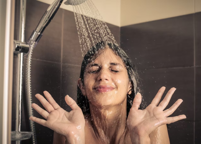 Wellhealthorganic.com:Which-Is-Better-Hot-Water-Or-Cold-Water-Bath